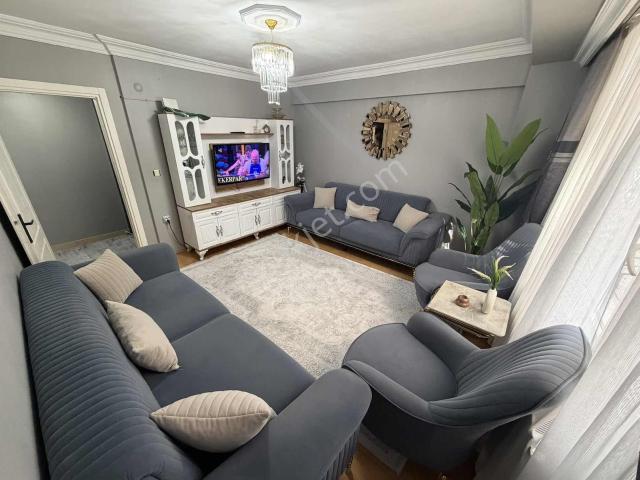 Acil Acil Esenler Tabyada Satılık 100m2 2+1 Balkonlu Giriş Daire