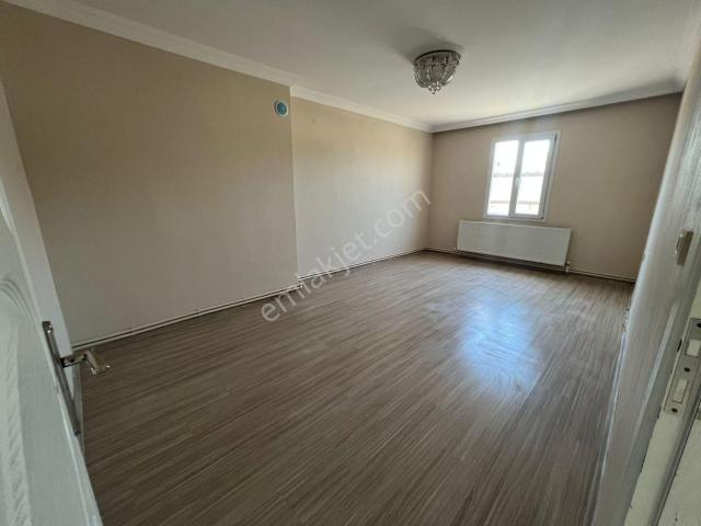 Acil Buca Çamlıkule Mahde Pazayeri Dibinde 2+1 100m2 D.gazlı Ayrı Mutfak Ferah Daire