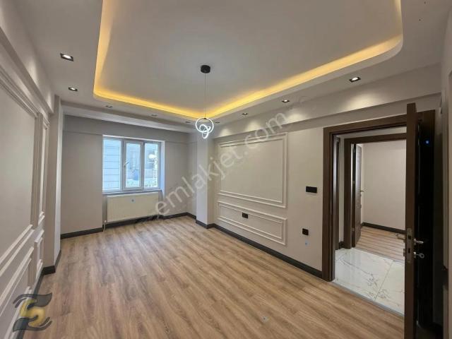 Acil Bayrampaşa'da Lüks 3+1 Ebeveyn Banyolu Satılık Arakat Daire