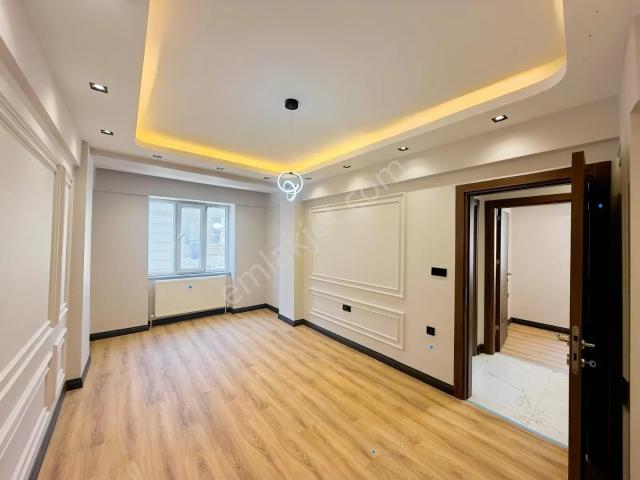 Acil Bayrampaşa'da Lüks 3+1 Ebeveyn Banyolu Satılık Arakat Daire