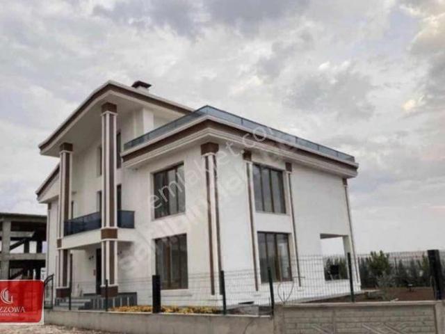 Acil Beyaz Sarayda Satılık Tripleks Villa 6+1kenar Villa
