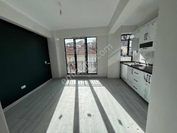Acil Cadde Dibi 1yıllık Bina 30bin Kiracılı 2.kat 1+1 Lüks Daire