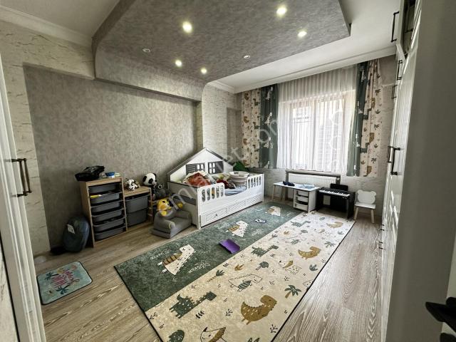 Acil ! Şehir Hastanesi Karşısında Satılık Geniş 4+1 Daire