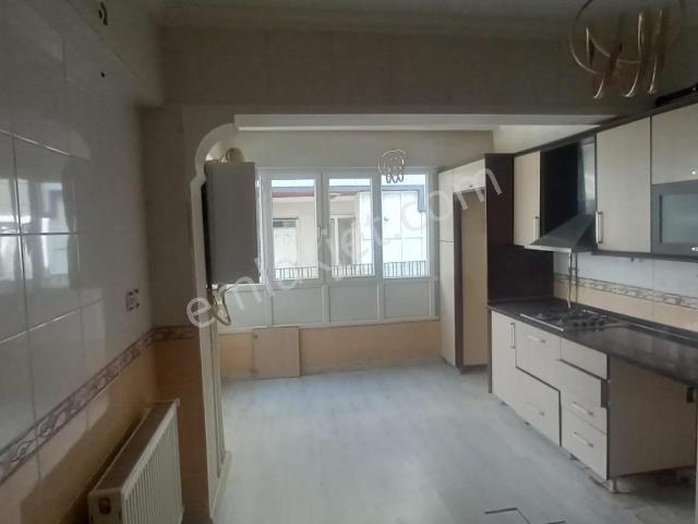 Acil Emlak Güvencesiyle Karşıyaka’da 5 Oda Kiralık Daire