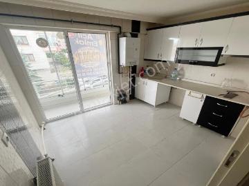 Acil Emlaktan Cuma Pazarı Yakını Asansörlü Ön Cephe Kiralık