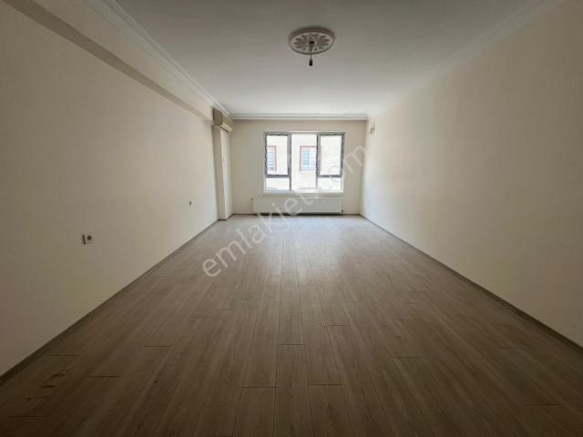 Acil Emlak'tan Kuşcağız Cadde Yakını Full Yapılı Satılık Daire