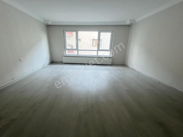 Acil Emlaktan Tayfun Caddesinde _altı Daire _kat Konumunda