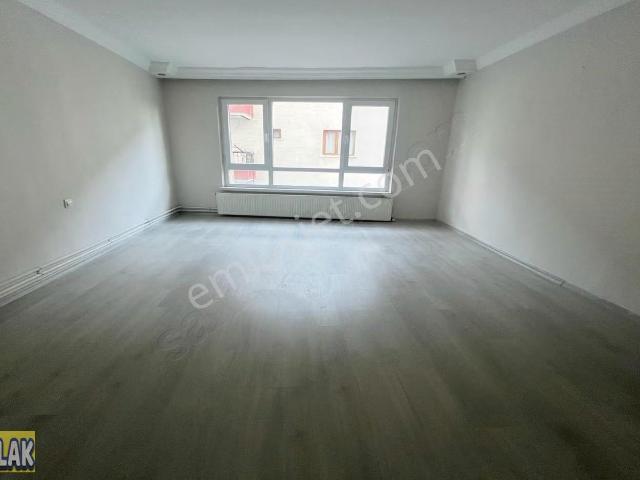 Acil Emlaktan Tayfun Caddesinde _altı Daire _kat Konumunda