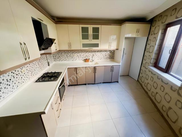 Acil Emlaktan Yeni Bina Cadde Yakını Yüksek Giriş Kiralık Daire