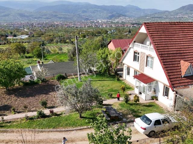 Acil! Geyve Hırka 6+1 Tripleks Villa 1200m2 Arsa İçinde Fırsat