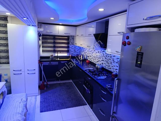 Acil Hatay Üçyol Metro Çıkışı Full Tadilatlı 2+1 Daire H 81