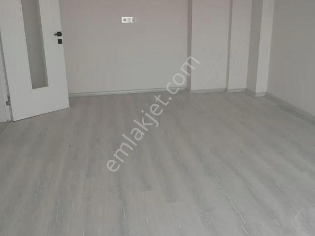 Acil Saruhanlı Cuma Pazarı Cadde Üstü Satılık 3+1 Daire