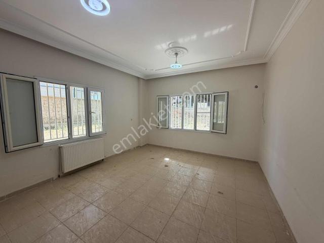 Acar Emlaktan 8 Mart Mah. Acil Satılık 2+1 140m2 Bahçekatı Daire