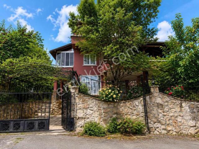Acil Satılık | Aktiften 852 M² Arsa İçerisinde Tripleks Villa