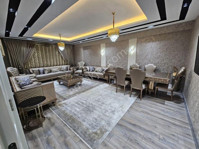 Acil Satılık Arakat Tekli Daire 4+1 235 M2