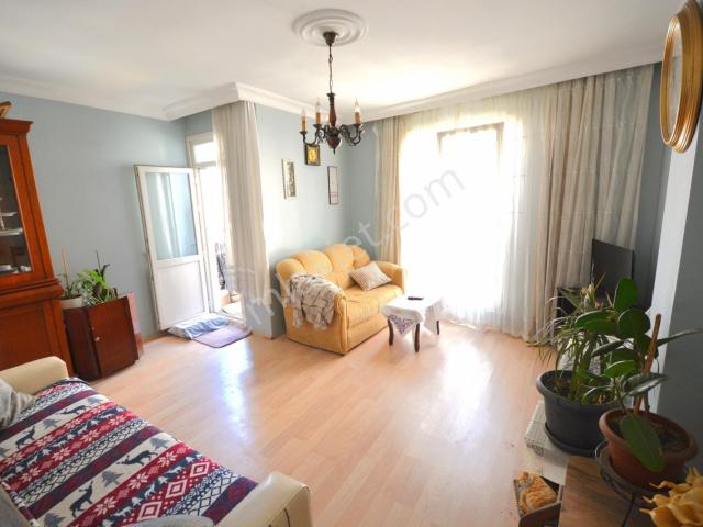 Acil Satılık Daire 2+1 Arakat 82 M2 Konumu Güzel Diş Hastanesine
