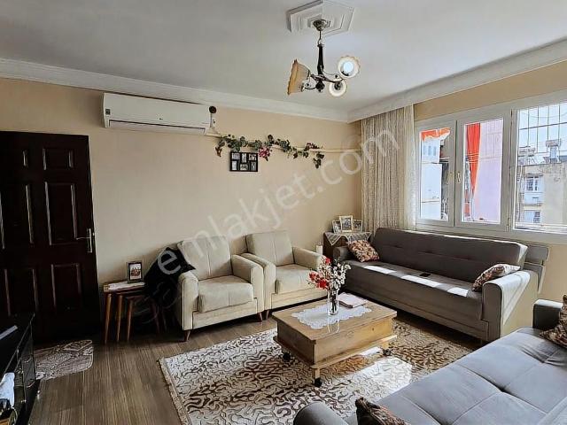 Acil Satılık Emek Mh.geniş Ferah Masrafsız Parkeli Daire