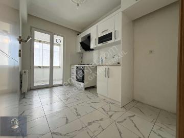 Acil Satılık Masrafsız 2+1 İskanlı 4yaş Arakat K.otopark