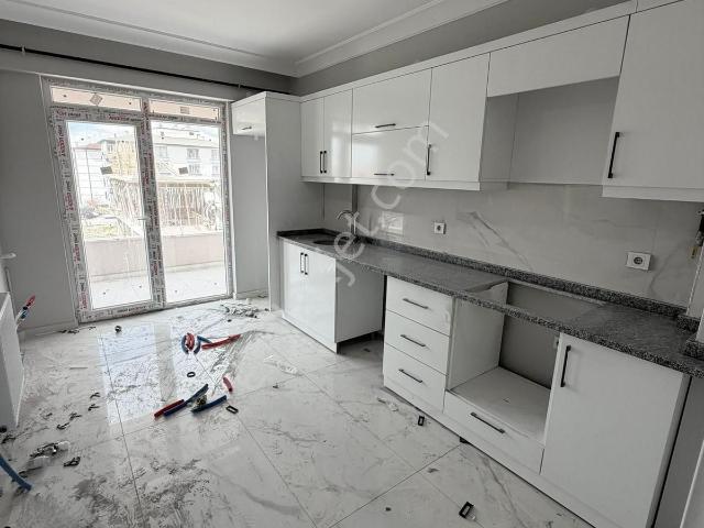 Acil Satılık! Reşadiye Mahallesinde 3+1 Sıfır Ara Kat Daire