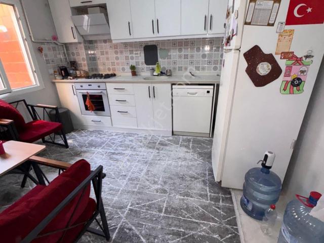 Acil Satılık Turgutlu İstiklal Mahallesinde 95 M2 2+1 Doğalgazlı 3.kat Ara Kat Bakımlı Daire