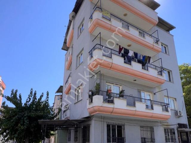 Acil Satılık Turgutlu Yıldırım Mahallesinde 130 M2 3+1 Doğalgazlı Bakımlı Üzeri Çatılı 4.kat Daire