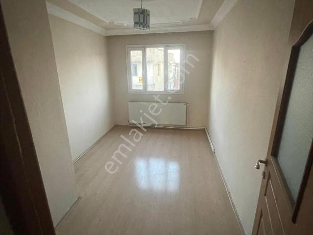Acil Satılık Turgutlu Yedieylül Mahal Cumhuriyet Caddesi Üzerinde 115 M2 3+1 Doğalgazlı Son Kt Daire