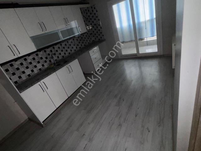 Acil Satılık Turgutlu Yedieylül Mahallesinde 130 M2 3+1 Doğalgazlı Otoparklı Asansörlü Ara Kat Daire