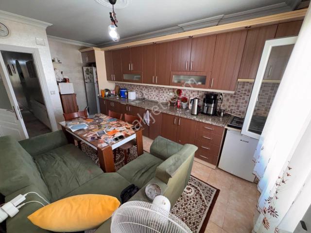 Acil Satılık Turgutlu Yldırım Mhallesi Alnkuyu Mevkisinde 130 M2 3+1 Doğalgazlı 15 Yıllık 4.kt Daire