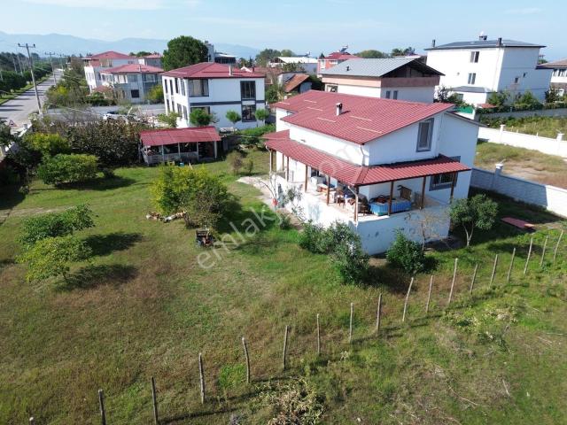 Acil! Satılık Yalı Mahallesinde Cadde Ve Sokak Cepheli Villa