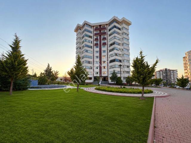 acil'alaçatı'dan Gardenya Park Sitesinde Geniş 3+1 Daire