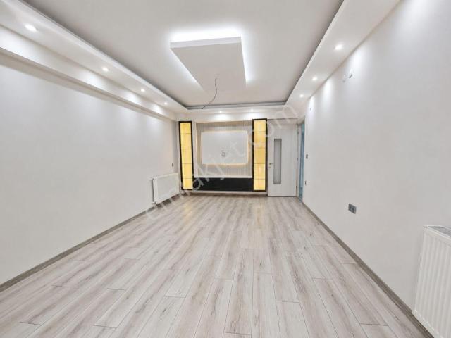 Acill Buca Şirinyer Merkez Civarı Efeler Mah.de 2+1 100m2+30m2 Bahçeli Dgazlı Lüx Satılık Daire