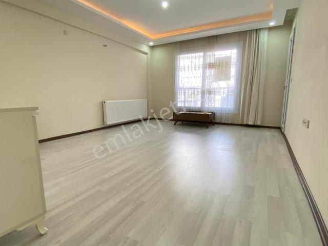 Acill Buca Ufuk Mah.de Y.kemer Meydan Yakını 3+1 120m2 Ayrı Mutfak Yeni Binada Satılık Daire