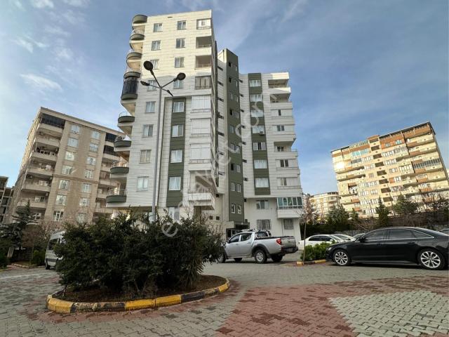 Acill Satılık 5 Odalı Süper Daire Çözüm Emlak’ta