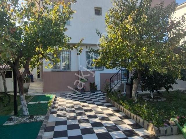 Acillkuşadası Davutlarda 4+1 Mutakil Villa Satılık