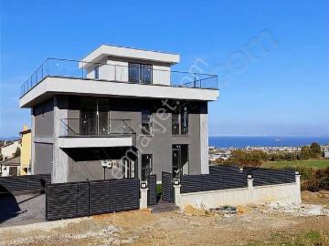 Acilll Yalova Akköy De Tripleks Satılık Villa Deniz Manzaralı