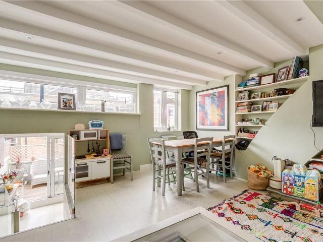Ackmar Road, London, SW6 3 bed apartment to rent £4,200 pcm £969 pw