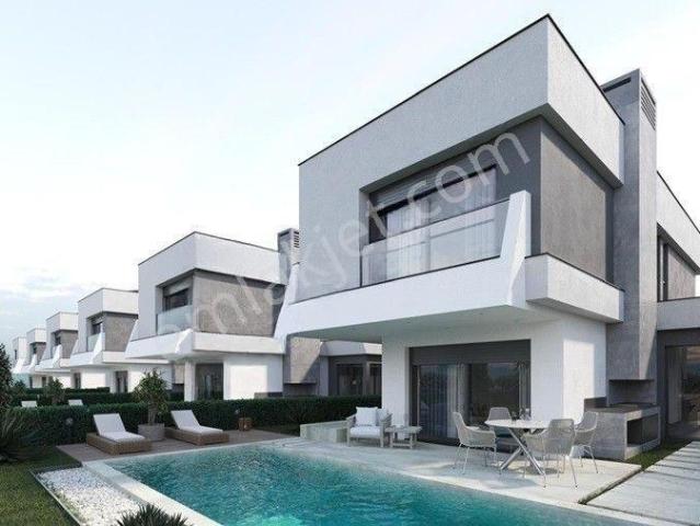 Aclass'dan Özel Havuz otopark geniş Bahçeli 300/446 M2 Değişen Arsa Icerısınde Tamamı Müstakil Villa