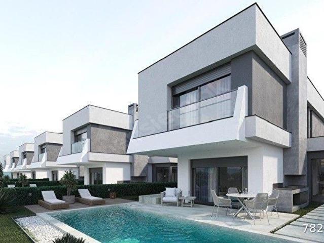 ACLASS'DAN ÖZEL HAVUZOTOPARKGENİŞ BAHÇELİ300446 M2 DEĞİŞEN ARSA ICERISINDE TAMAMI MÜSTAKİL VİLLA