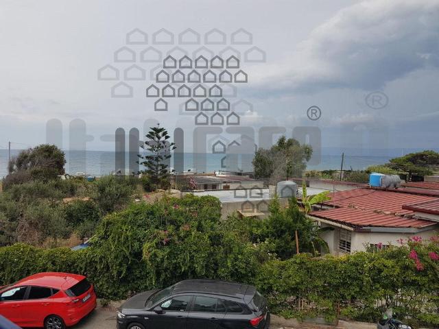 Acqualadroni, via lungomare,7 trilocale 78mq