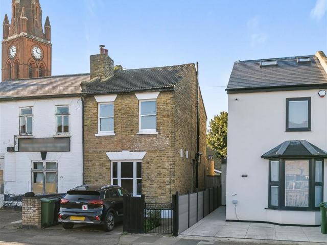 Acre Road, Kingston Upon Thames KT2 3 bed semi detached house to rent £3,250 pcm £750 pw