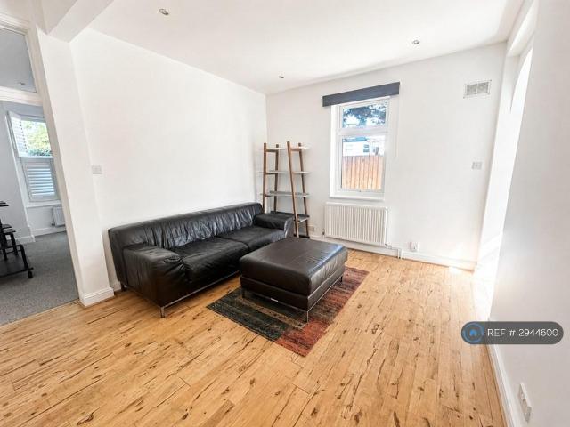 Acre Road, London, SW19 2 bed flat to rent £2,150 pcm £496 pw
