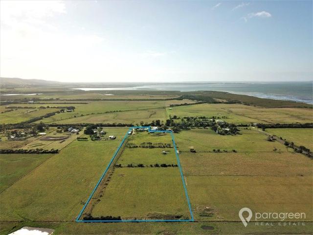 ACREAGE & LIFESTYLE UNDER 600K !