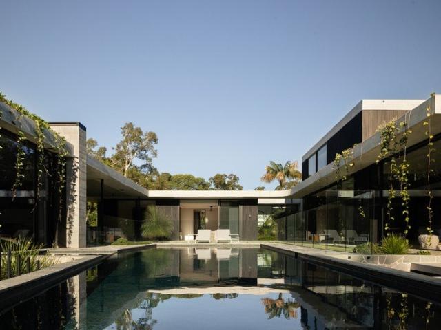 Acreage by the Sea: Award Winning Private Estate, Under 1km to the Beach
