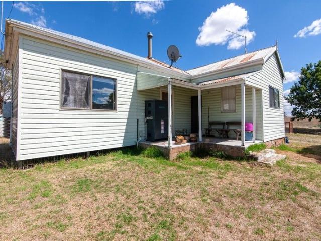 Acreage, Charm & Cosy Country Living