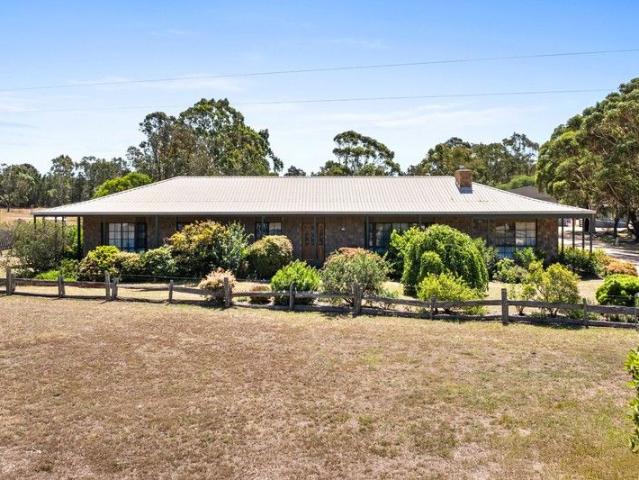 Acreage close to town!