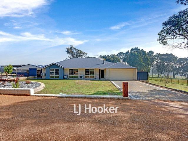 ACREAGE CLOSE TO TOWN