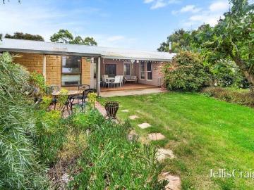 Acreage dreams within reach Spacious family living on 3.98 Acres