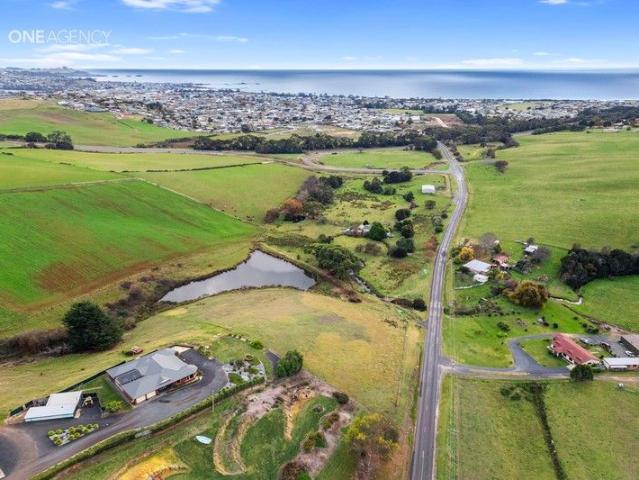 Acreage Dreams, Minutes from Town