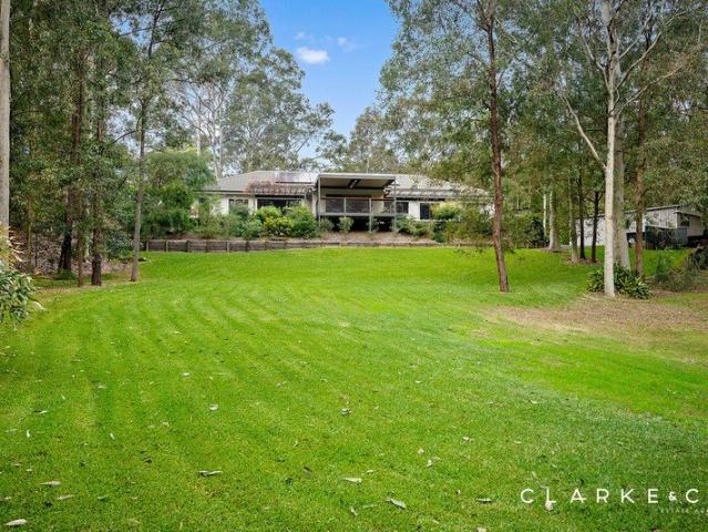 ACREAGE ELEGANCE IN THE HEART OF EAST MAITLAND!