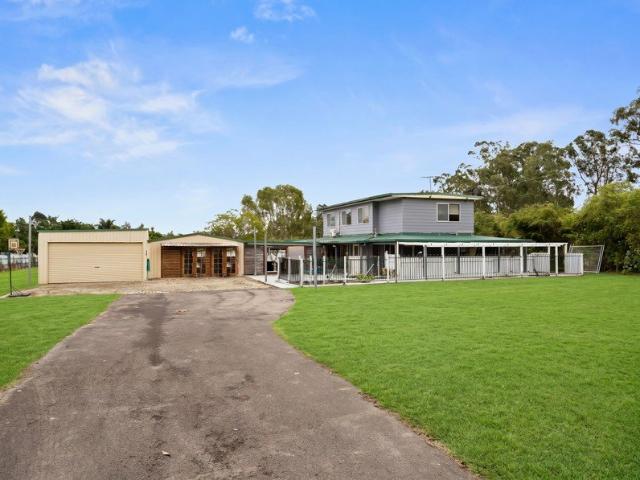 Acreage Entertaining at its Absolute Best!